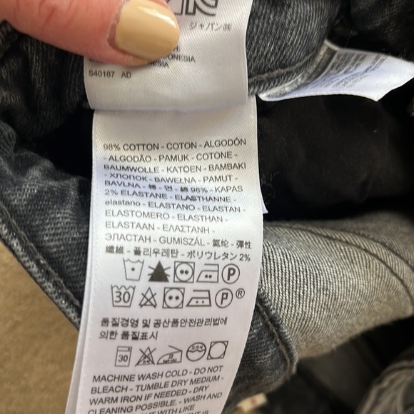 721 High Rise Skinny Levis. Distressed size 29 - Picture 8 of 8